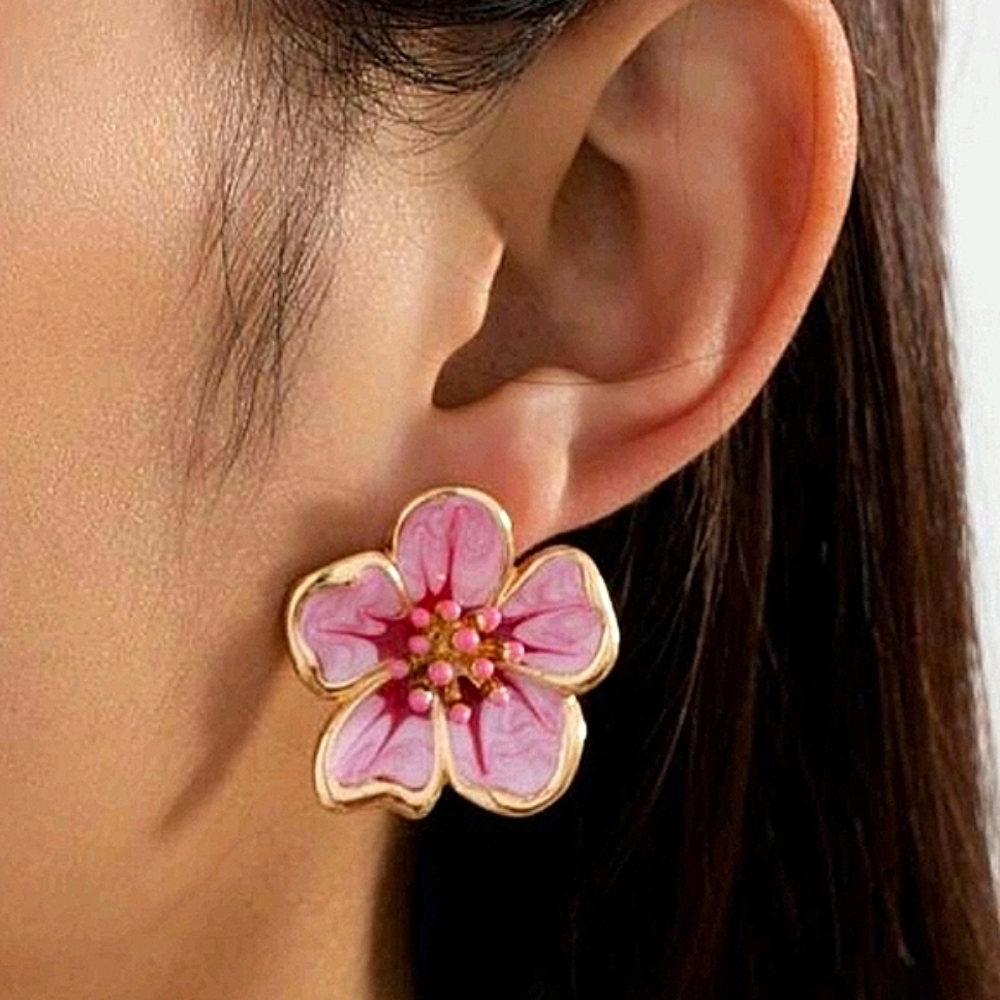 French design gradient rose flower stud earrings; beautiful; NWOT